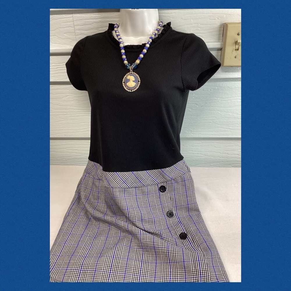 Little girl cut dress. 10